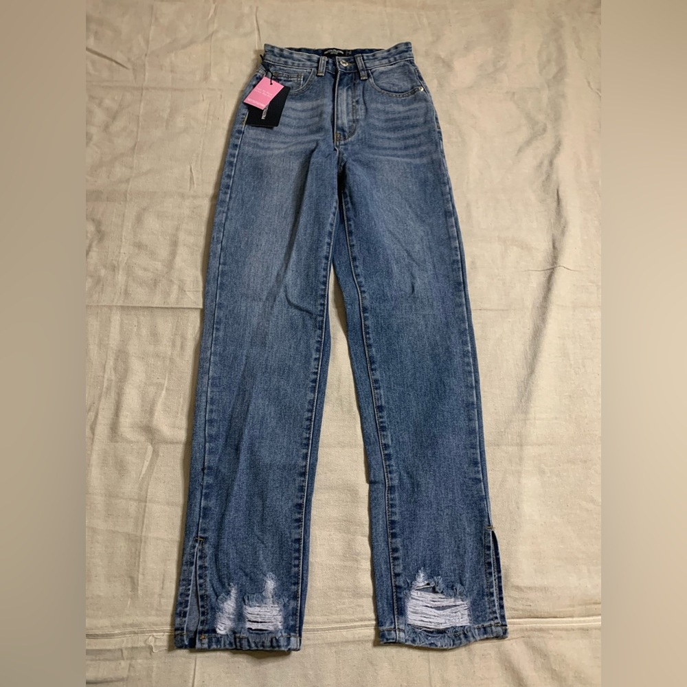 PrettyLittleThing Ripped Straight Leg Jeans